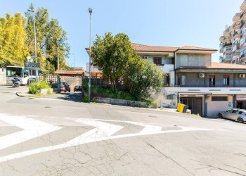 Edificio all\'aperto - Casa semi indipendente Via del Canalicchio
1, Tremestieri Etneo - foto 1