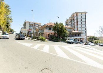 Edificio all\'aperto - Casa semi indipendente Via del Canalicchio
1, Tremestieri Etneo - foto 3