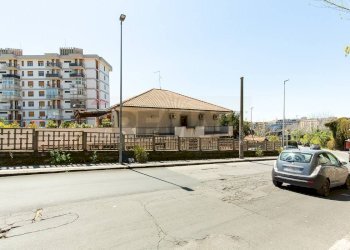 Edificio all\'aperto - Casa semi indipendente Via del Canalicchio
1, Tremestieri Etneo - foto 4