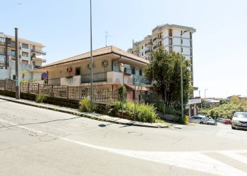 Edificio all\'aperto - Casa semi indipendente Via del Canalicchio
1, Tremestieri Etneo - foto 6