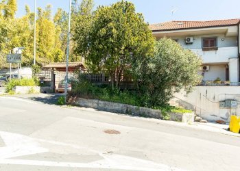 Edificio all\'aperto - Casa semi indipendente Via del Canalicchio
1, Tremestieri Etneo - foto 7