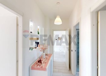 Hall / corridoio - Three-room apartment Via John Fitzgerald Kennedy
2, Cassina de' Pecchi - photo 18