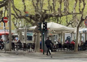 Edificio all\'aperto - Attività Commerciale Piazza Giuseppe Garibaldi
 
11, Trieste - foto 10