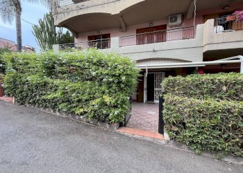 Casa all\'aperto - Appartamento Via della Fiera Franca - Capomulini
 
23, Acireale - foto 3