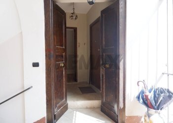 Porta ingresso - Semi-detached Villa Caserta - photo 10