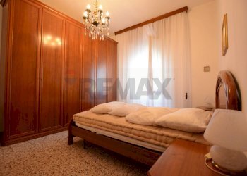 Camera / camera da letto - Four-room apartment Vado Ligure - photo 12
