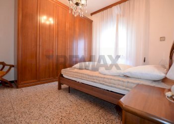 Camera / camera da letto - Four-room apartment Vado Ligure - photo 13
