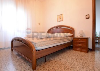 Camera / camera da letto - Four-room apartment Vado Ligure - photo 15
