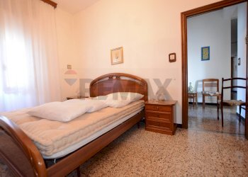 Camera / camera da letto - Four-room apartment Vado Ligure - photo 16