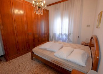 Camera / camera da letto - Four-room apartment Vado Ligure - photo 17