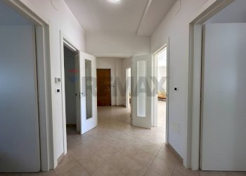 Hall / corridoio - Three-room apartment L'Aquila - photo 10