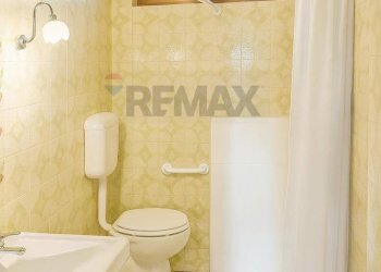 Bagno - Casa semi indipendente VIA LUIGI SOTTINI
 
8, Cressa - foto 11