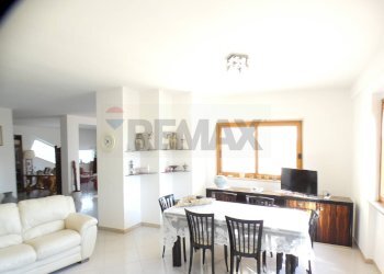 soggiorno - Casa semi indipendente Località Macchia di Mauro
 
16, Vieste - foto 18