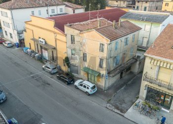 Edificio all\'aperto - Semi-detached house Via Vincenzo Bellini
 
8, Busseto - photo 2
