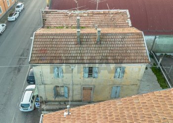 Edificio all\'aperto - Semi-detached house Via Vincenzo Bellini
 
8, Busseto - photo 8