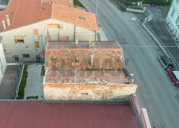 Edificio all\'aperto - Semi-detached house Via Vincenzo Bellini
 
8, Busseto - photo 16