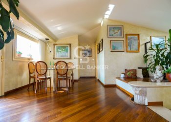 salone living - Attico PIAZZA MALVEZZI
 
23, Desenzano del Garda - foto 7