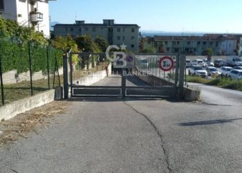 INGRESSO CARRAIO - Box LUNGOLAGO CESARE BETTISTI
 
59, Desenzano del Garda - foto 4