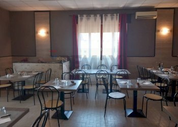 Sala da pranzo - Attività Commerciale via Repubblica
4, Gattico-Veruno - foto 7