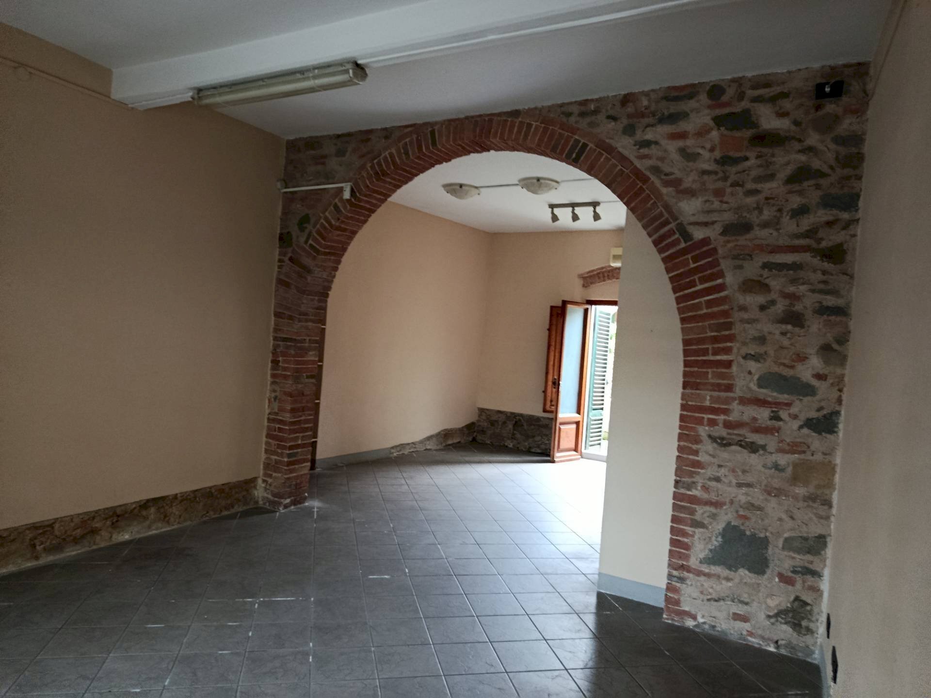 Foto 1 - Commercial Activity via della Repubblica
 
5, Altopascio - photo 1