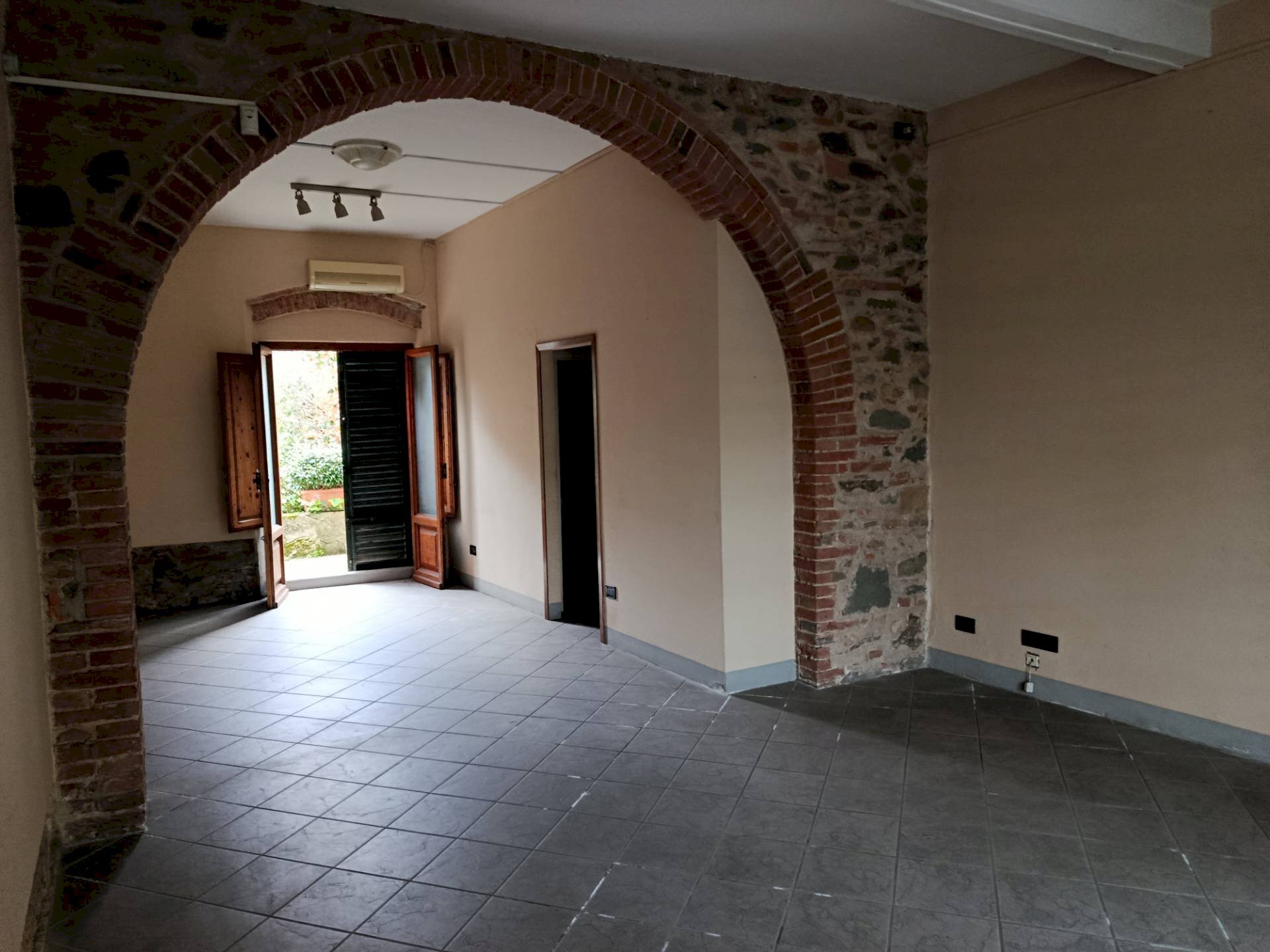 Foto 2 - Commercial Activity via della Repubblica
 
5, Altopascio - photo 2