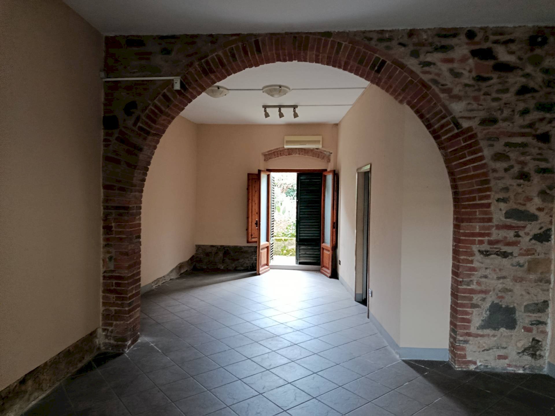 Foto 3 - Commercial Activity via della Repubblica
 
5, Altopascio - photo 3