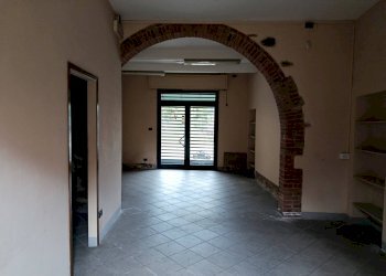 Foto 5 - Commercial Activity via della Repubblica
 
5, Altopascio - photo 5