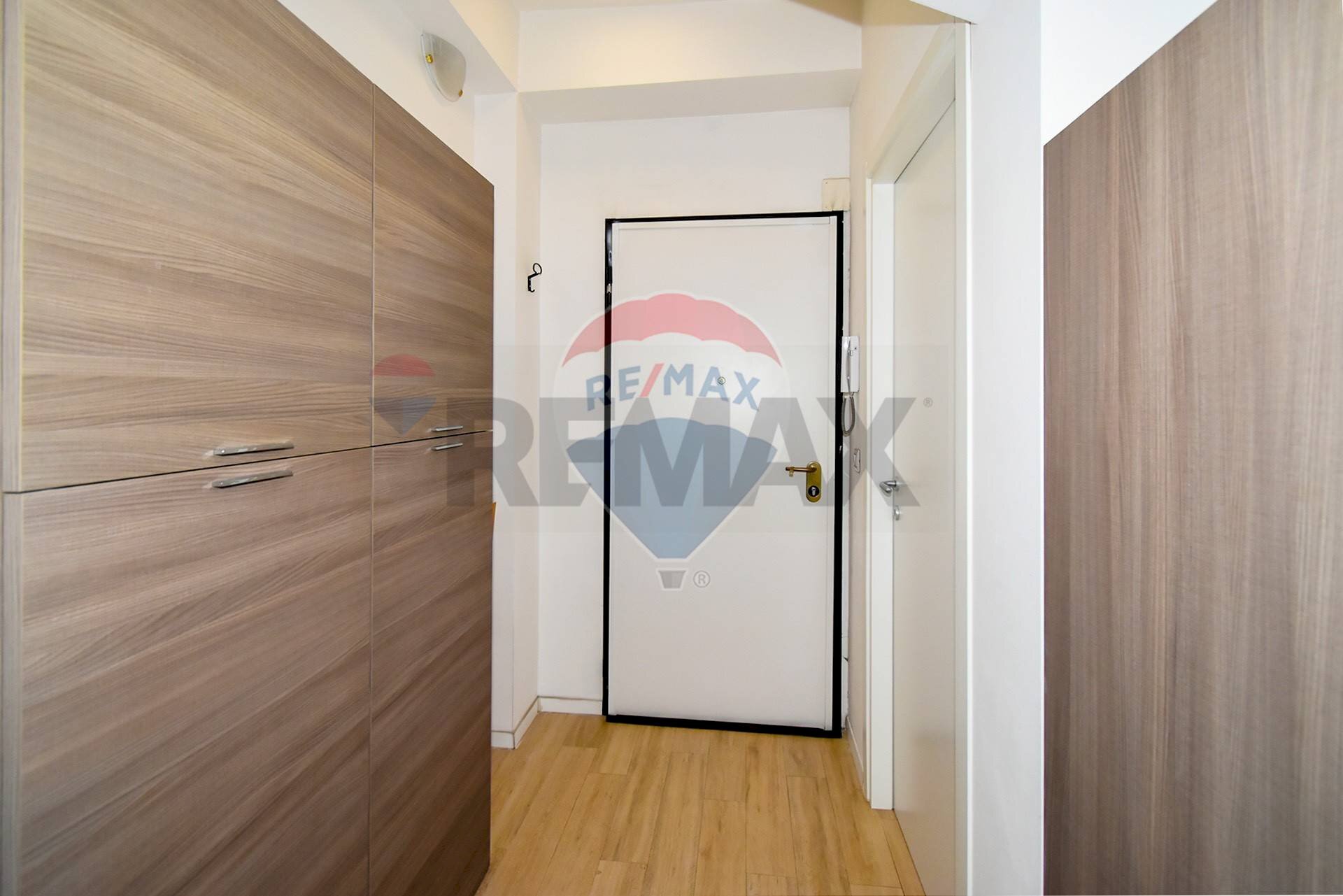 Hall / corridoio - Bilocale VIA BEATO ANGELICO
 
31, Milano - foto 2