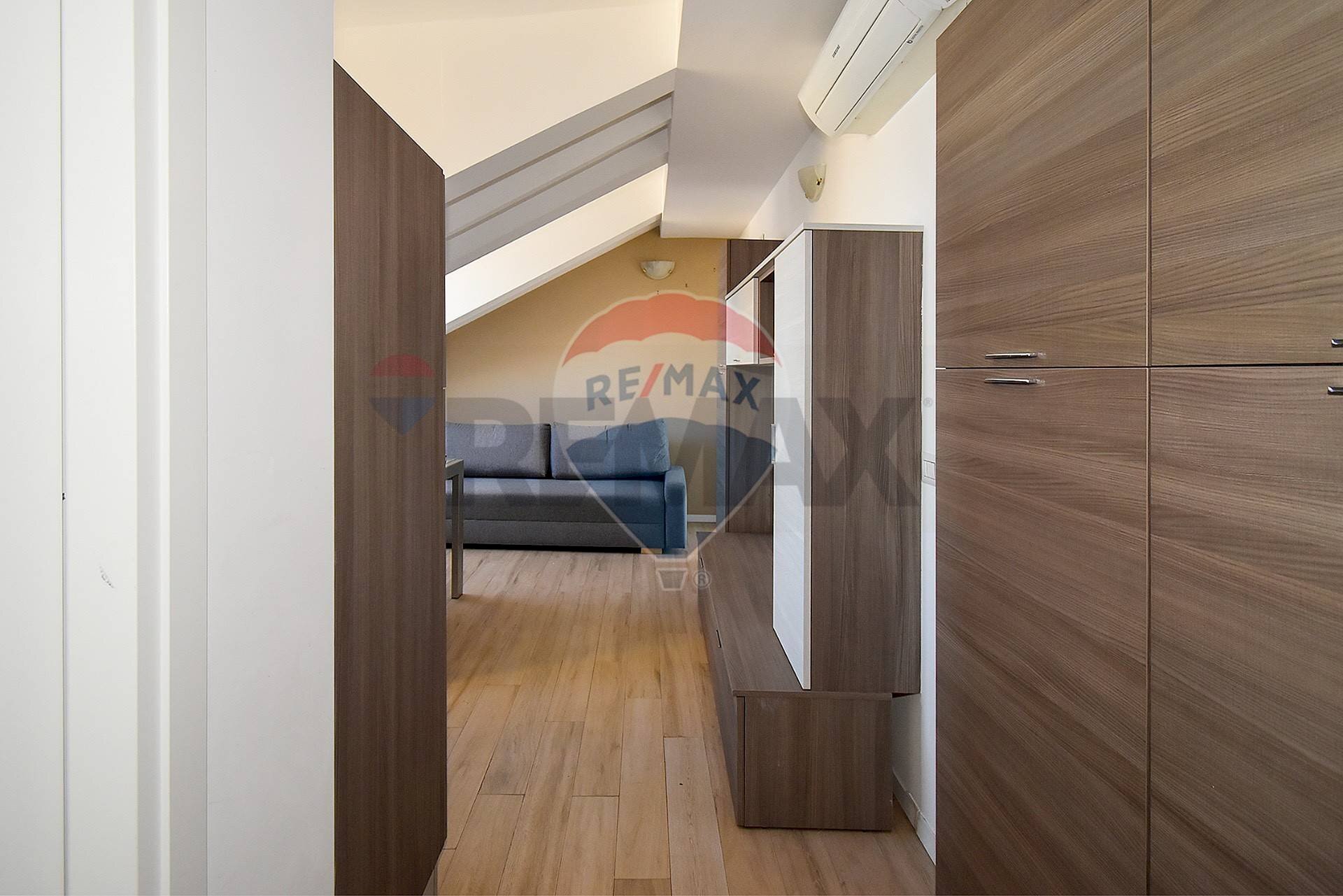Hall / corridoio - Bilocale VIA BEATO ANGELICO
 
31, Milano - foto 3