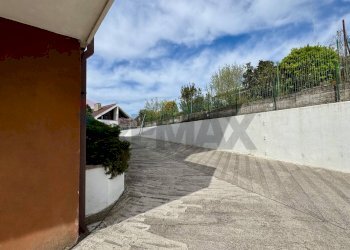 Terrazza - Villa strada dei tigli
 
33, Campoformido - photo 14