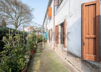 Edificio all\'aperto - Semi-detached house Strada Mantova
 
64, Marmirolo - photo 8