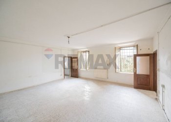 Stanza vuota - Semi-detached house Strada Mantova
 
64, Marmirolo - photo 10