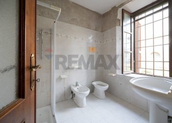Bagno - Semi-detached house Strada Mantova
 
64, Marmirolo - photo 18