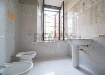 Bagno - Semi-detached house Strada Mantova
 
64, Marmirolo - photo 19