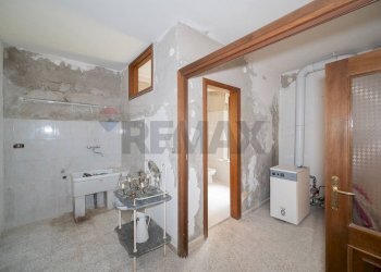Hall / corridoio - Semi-detached house Strada Mantova
 
64, Marmirolo - photo 21