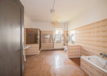 Bagno - Semi-detached house Strada Mantova
 
64, Marmirolo - photo 42
