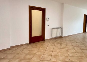 Stanza vuota - Appartamento Via Walter Tobagi
 
10/A, Monreale - foto 15