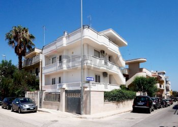 Edificio all\'aperto - Casa indipendente Spadolini
 
23, Capurso - foto 1