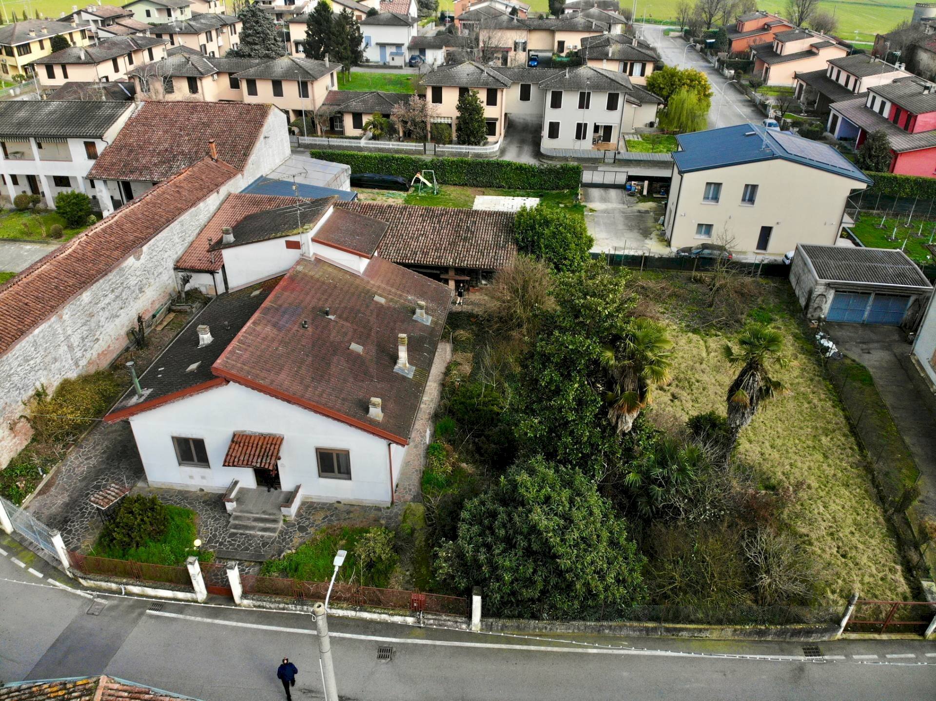 Casa all\'aperto - Casa indipendente Via Alessandro Manzoni
 
26, Corte de' Frati - foto 1