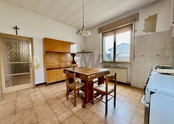 Sala da pranzo - Casa indipendente Via Alessandro Manzoni
 
26, Corte de' Frati - foto 7