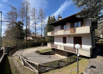 Foto 1 - Trilocale Via Costa Salaer
 
71, Castione della Presolana - foto 1