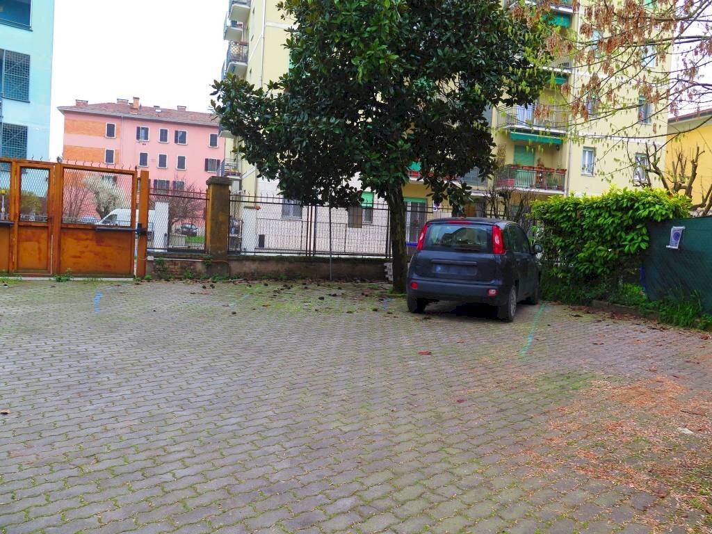 Posto macchina - Box viale Piacenza, 45, Parma (zona Pablo) - foto 2