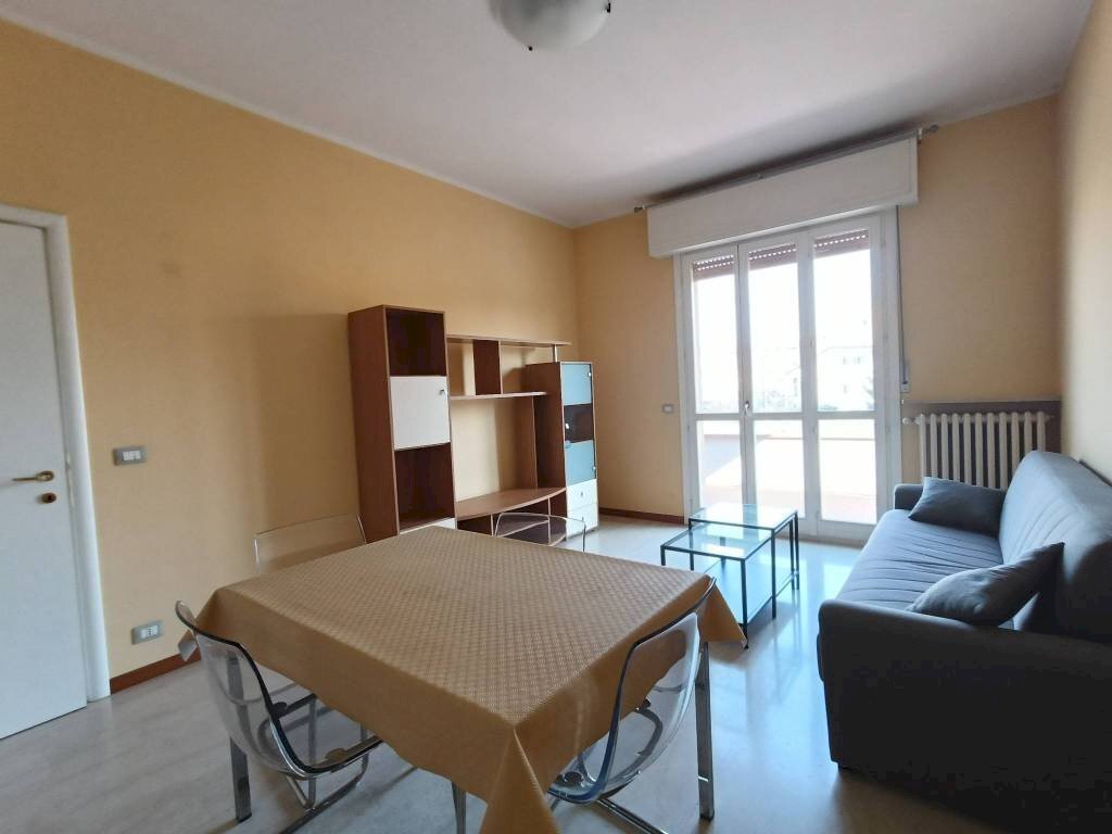 Salone - Trilocale via Ferdinando Bernini, 4/1, Parma - foto 2