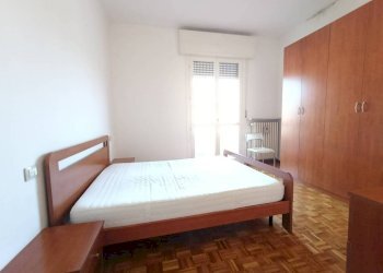 Camera da letto - Trilocale via Ferdinando Bernini, 4/1, Parma - foto 8