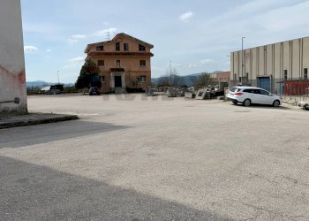 Edificio all\'aperto - Capannone via Torrione
SNC, Puglianello - foto 6