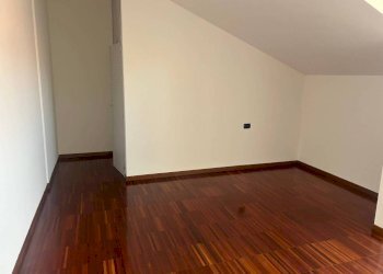 Camera da letto - Attico via Bernardino Luini, Varese - foto 14