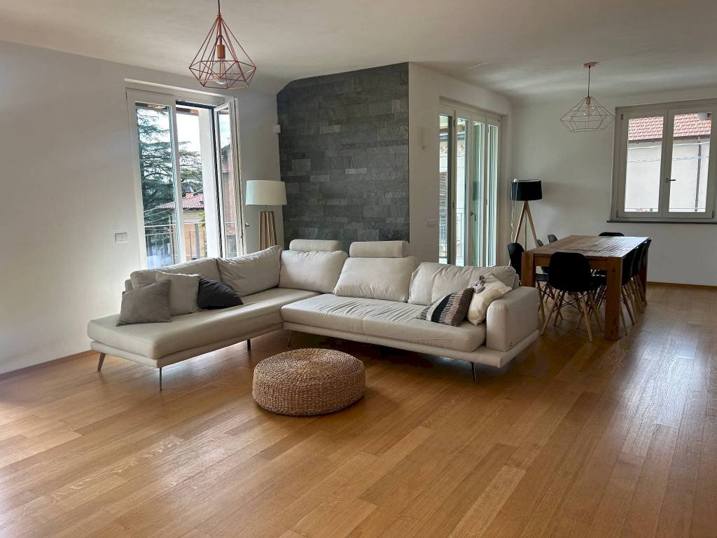 Salone - Attic via Guglielmo Marconi, Gazzada Schianno - photo 1