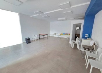 Interno non residenziale - Negozio via della Chiesa, Signa - foto 2