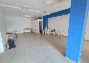 Interno non residenziale - Negozio via della Chiesa, Signa - foto 3