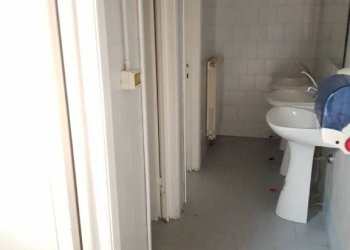 Interno non residenziale - Negozio largo dei Capitelloni, Signa - foto 8
